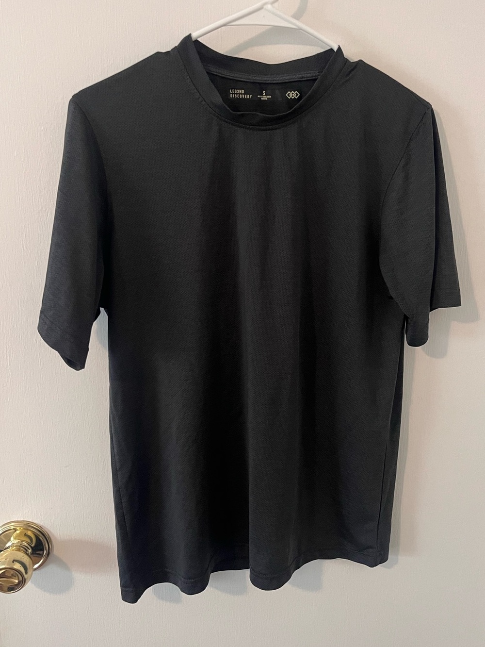 LEG3ND Discovery Mens Black Dark Gray Short Sleeve Performance Tee Shirt Small